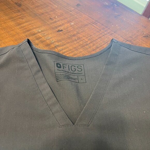 FIGS Charcoal Casma Scrub Top (L) - Picture 2 of 6
